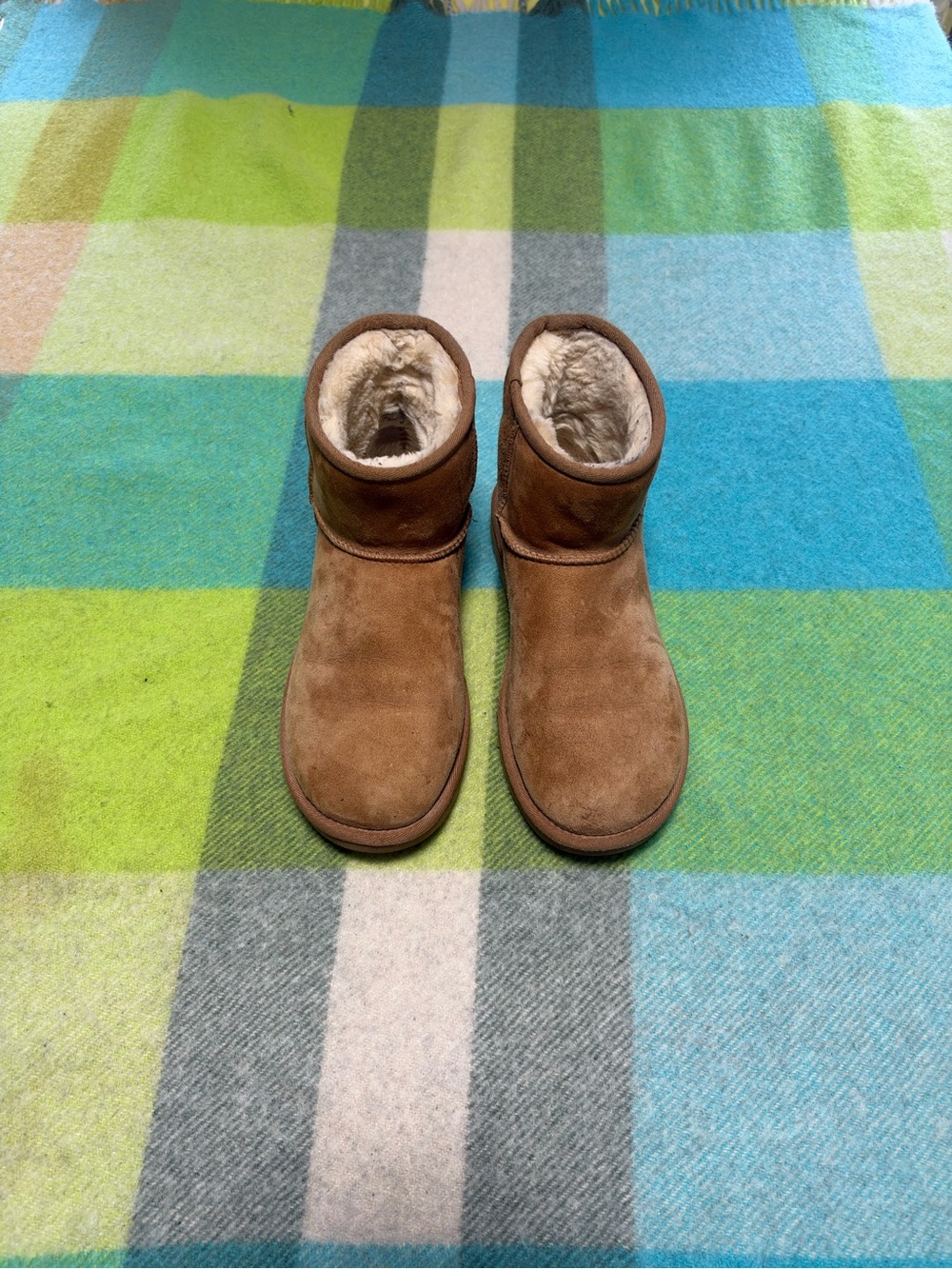 Ugg Chestnut Mini Classic Boot Women’s Size 9/9.5US Missing Size Tag Measured